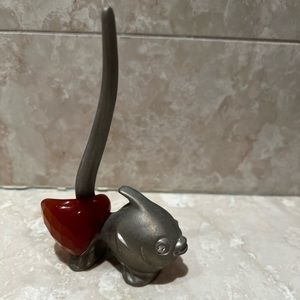 Silver fish ring holder